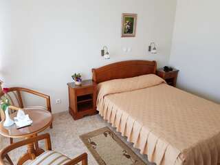 Отель Hotel Comandor Мамая Двухместный номер с 1 кроватью или 2 отдельными кроватями и видом на море-2