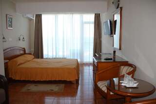 Отель Hotel Comandor Мамая Двухместный номер с 1 кроватью или 2 отдельными кроватями и видом на море-10